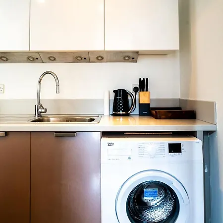 Southside Apartments, Sleeps 4, Free Parking. *